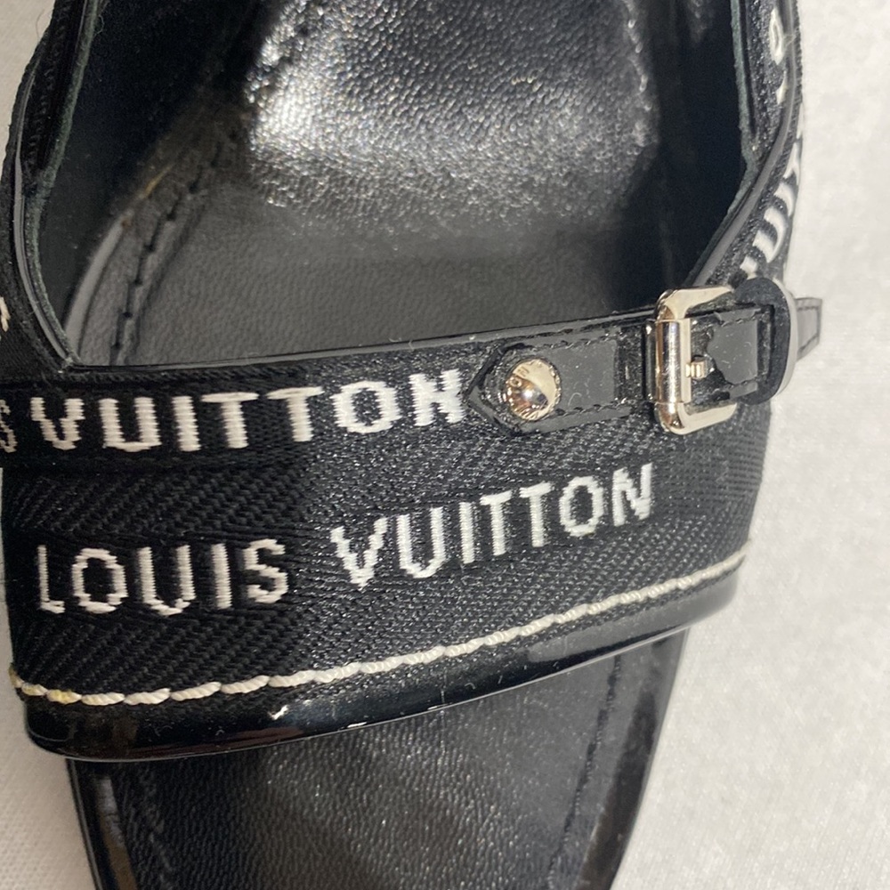 Louis Vuitton - Picture 2 of 9